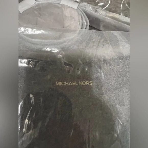 NWT Jet Set Travel Large Logo Messenger Bag - Picture 6 of 9